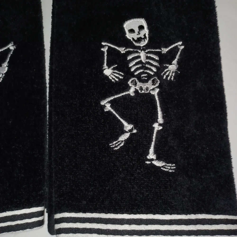 Black Skeleton Plush Hand Towel Set Of 2 Festive Halloween Fun Like New